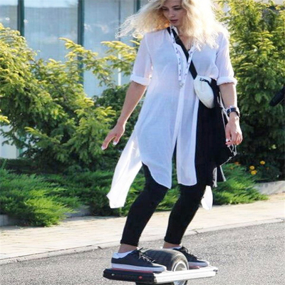 700W安定したタイヤとの電気スケートボード1の車輪Hoverboard 18-25km